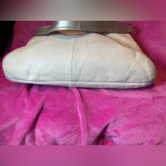 Coach Soho Y2K White Soho line Leather Buckle Flap Bag W oversized Coach Tag EUC - Picture 7 of 13